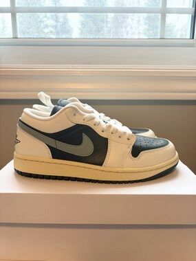 Women’s Jordan 1 Low - Anthracite/ Jade Smoke-Sail